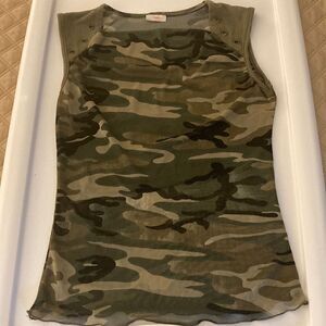 LALA U.S.A. Sleeveless Top Camo Print, Lettuce Hem,Grommet Detail. Size Small.
